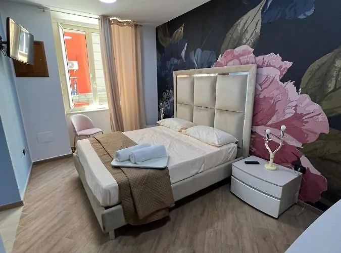 Bed and Breakfast In Piazzetta Napoli